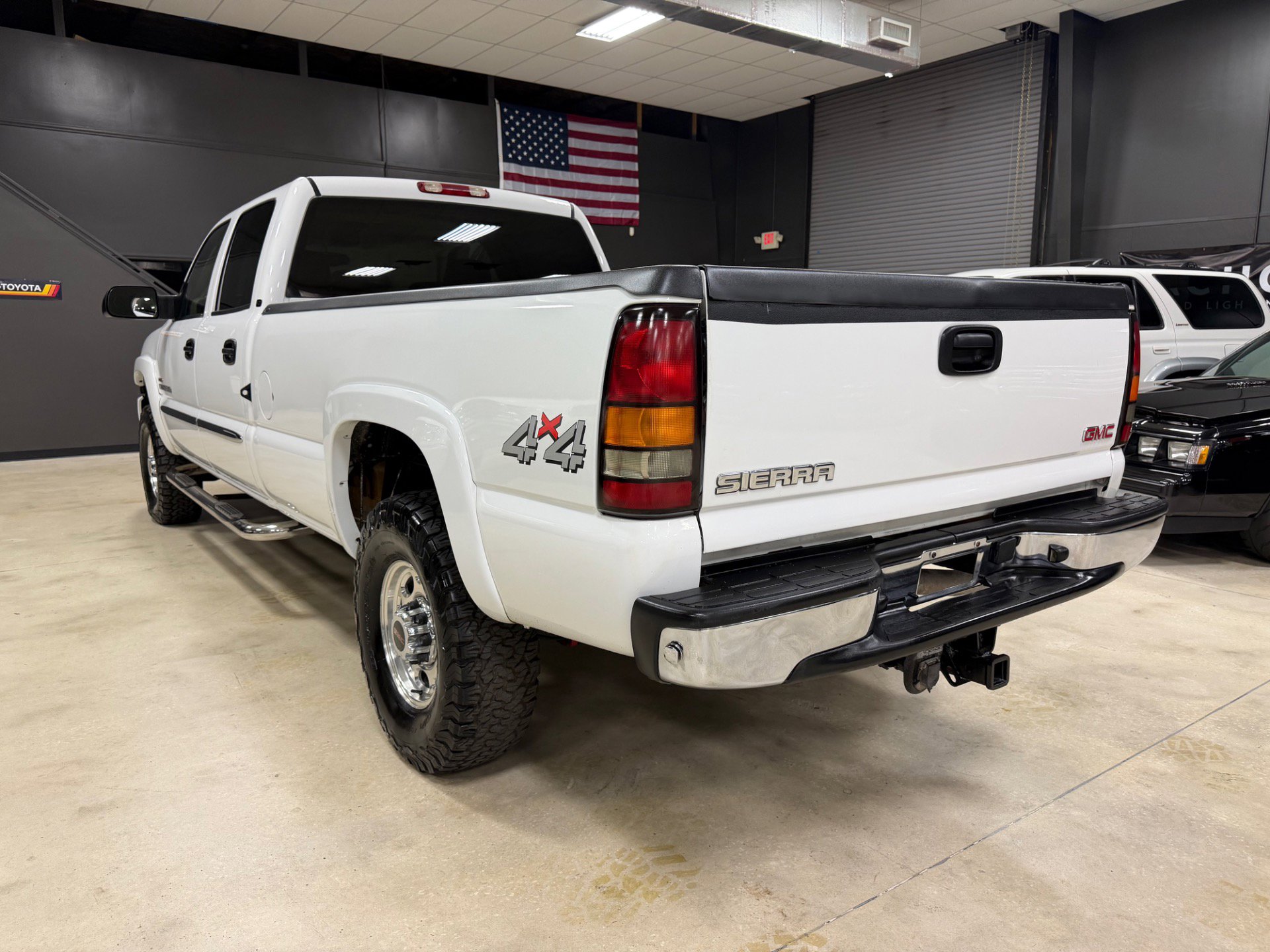 Used 2004 GMC Sierra 2500 SLT w/ Heavy-Duty Power Package AWD/4WD image 9