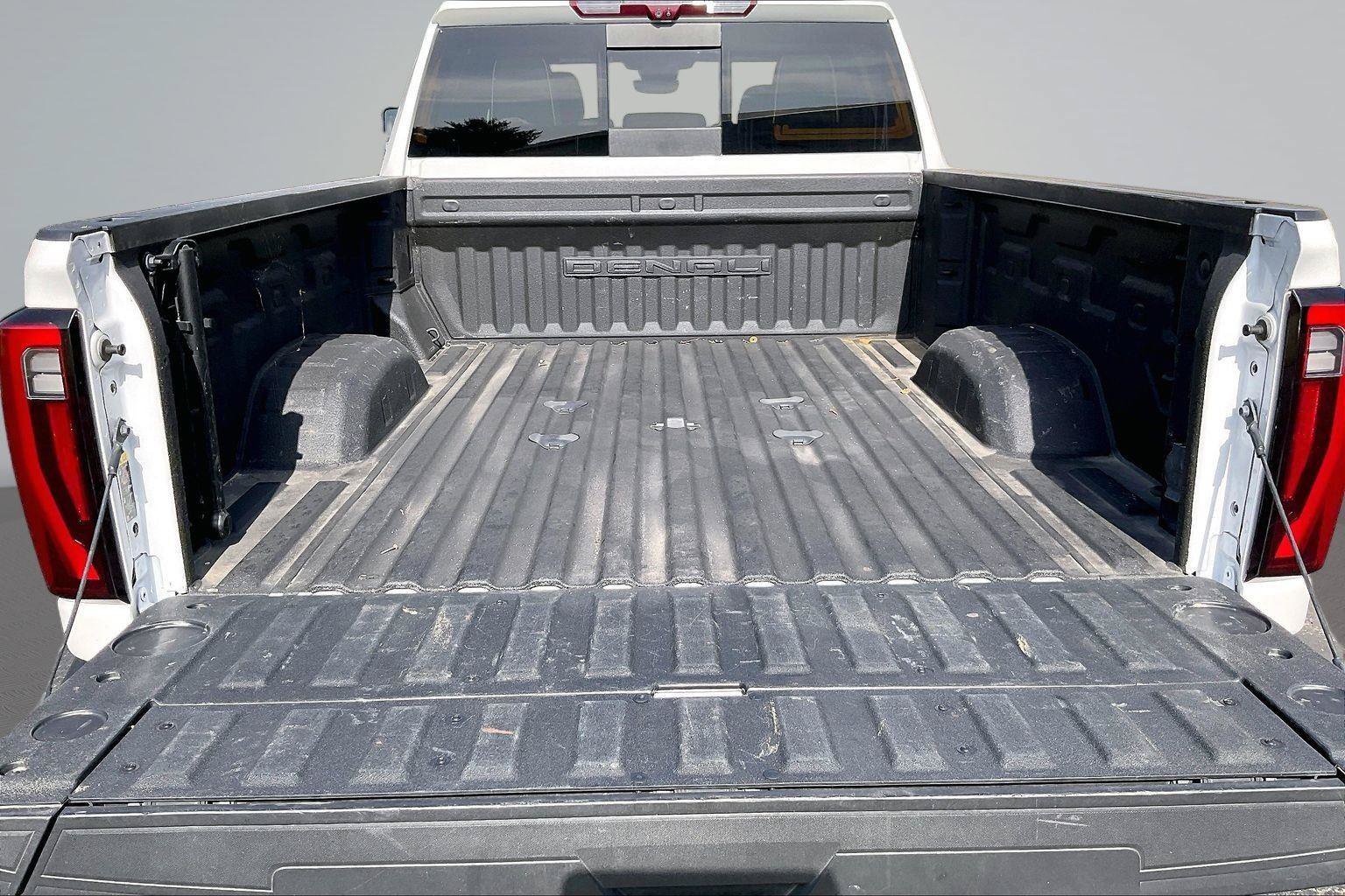 Used 2024 GMC Sierra 2500 Denali Ultimate AWD/4WD image 5