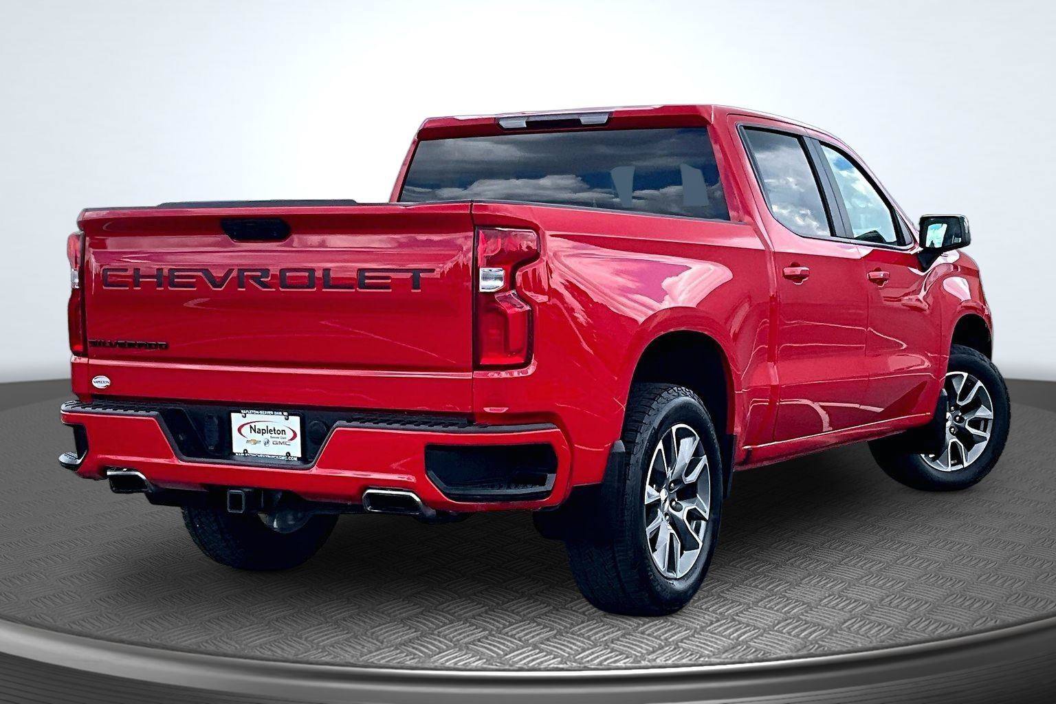 Used 2021 Chevrolet Silverado 1500 RST AWD/4WD image 2