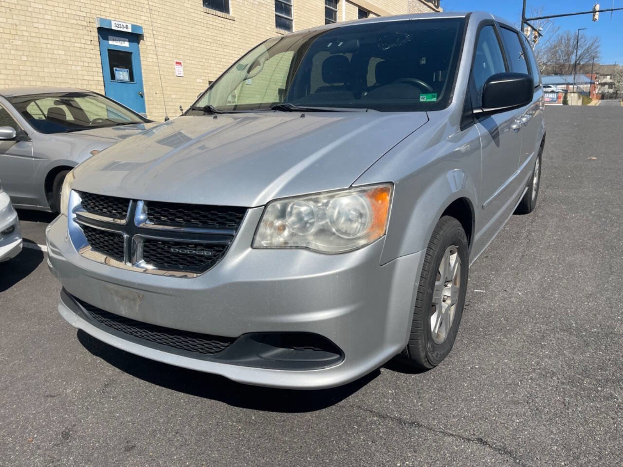 Used 2011 Dodge Grand Caravan Express w/ PWR Window Group image 2