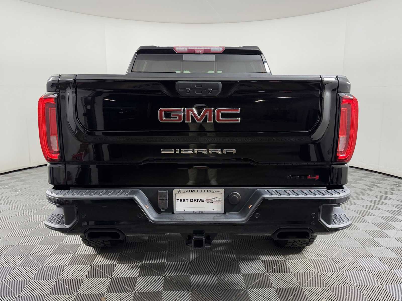Used 2021 GMC Sierra 1500 AT4 w/ AT4 Premium Package AWD/4WD image 5