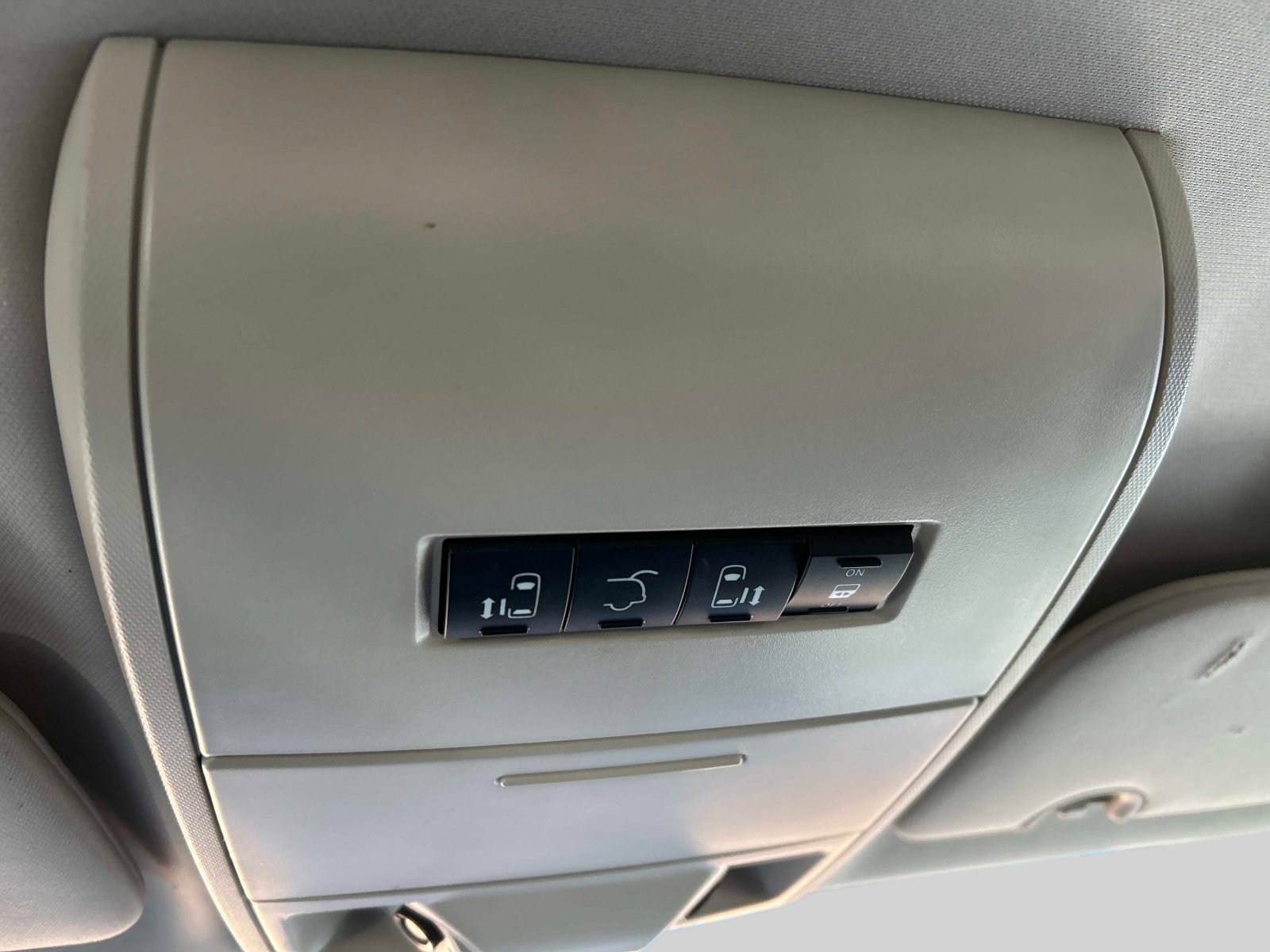 Used 2015 Chrysler Town & Country Touring FWD image 34