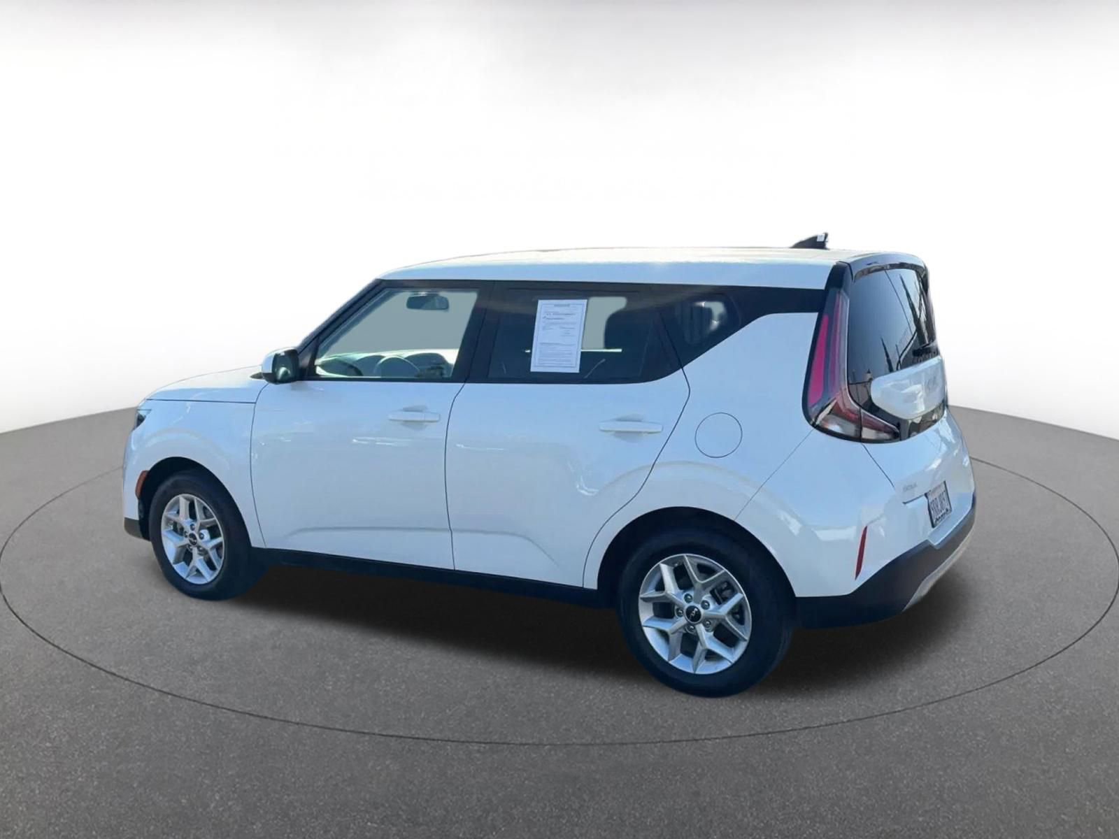 Used 2025 Kia Soul LX w/ LX Technology Package image 10