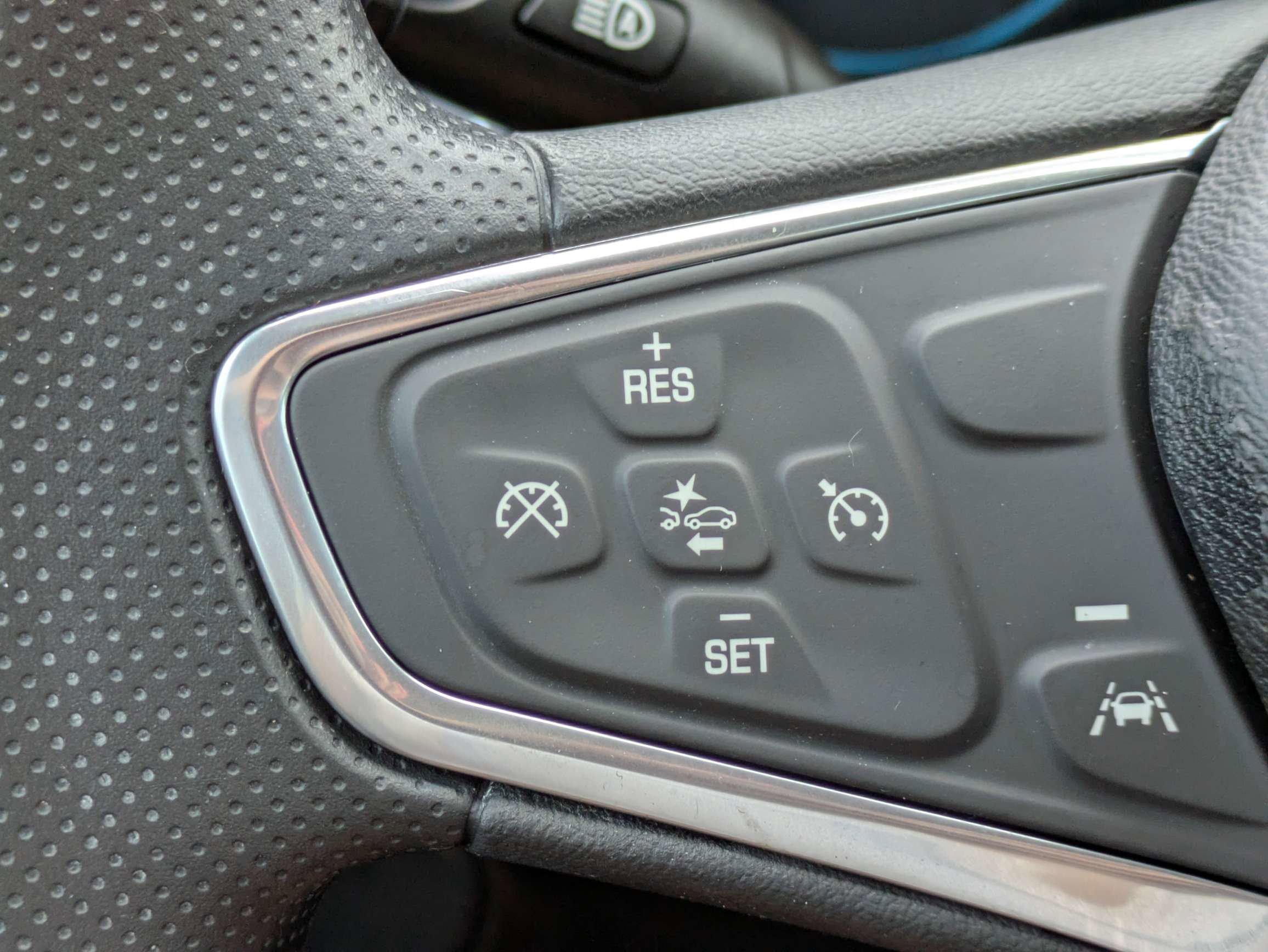 Used 2022 Chevrolet Equinox LS w/ LPO, Floor Liner Package FWD image 29
