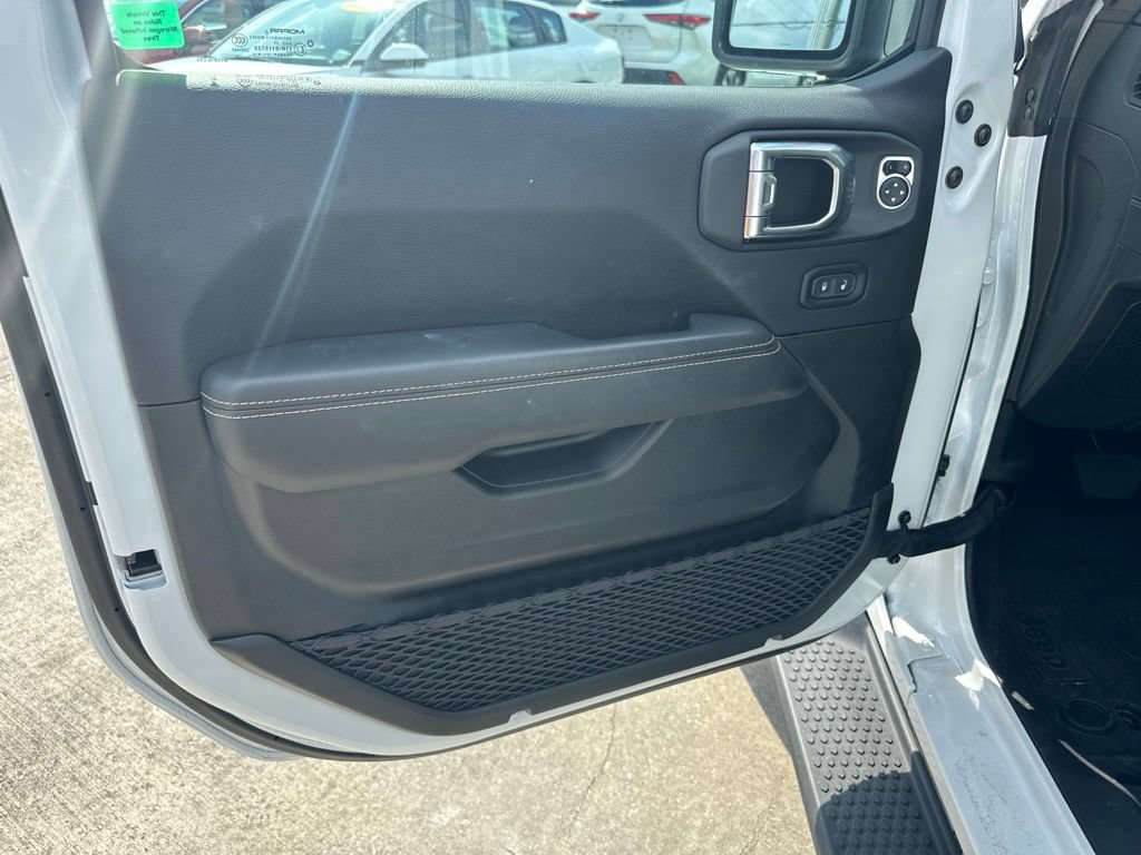 Used 2026 Jeep Wrangler Unlimited Sahara AWD/4WD image 12