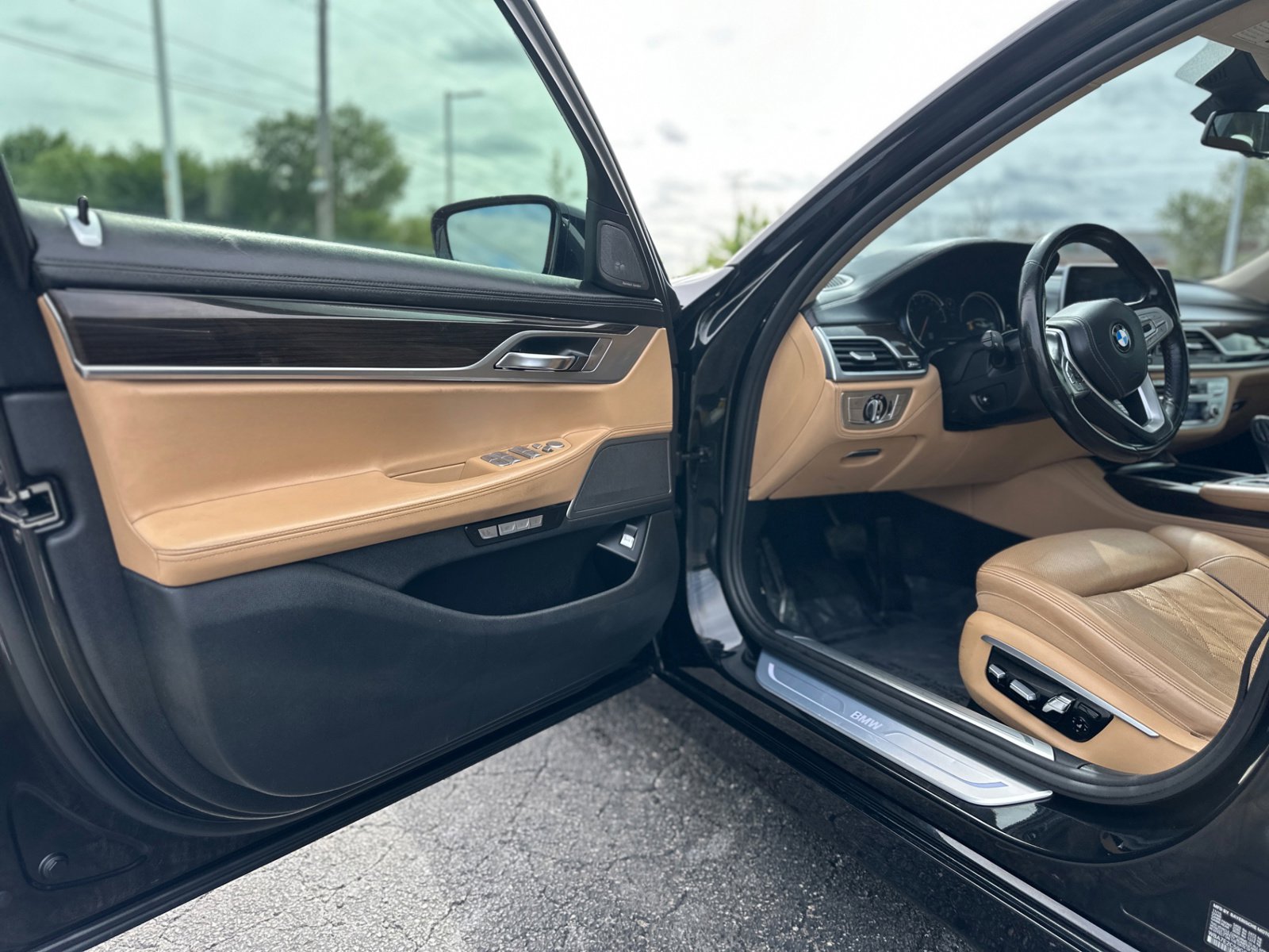 Used 2016 BMW 740i w/ Executive Package 2 RWD image 16