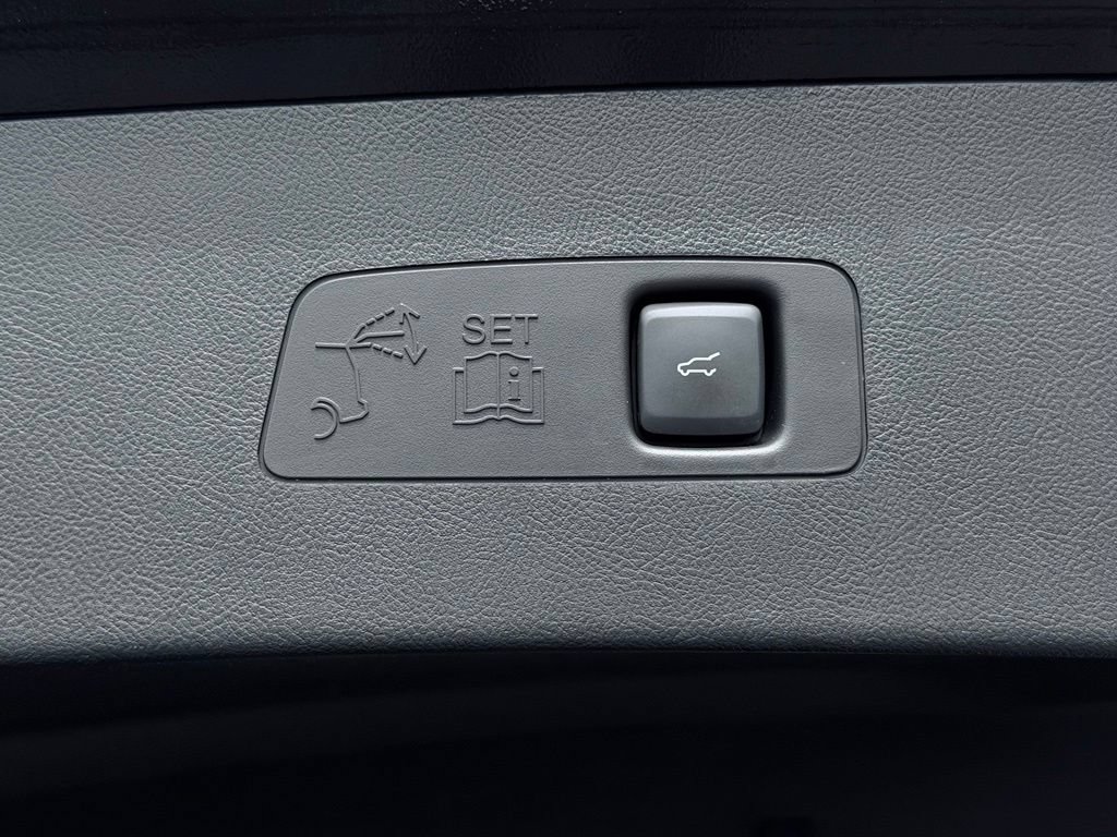 Used 2026 Lincoln Corsair Premiere AWD/4WD image 12