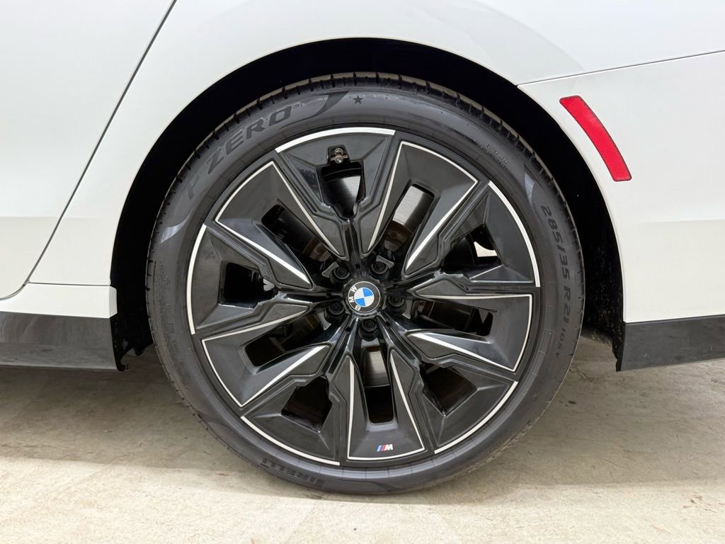 Used 2024 BMW 760i xDrive w/ Premium Package image 57