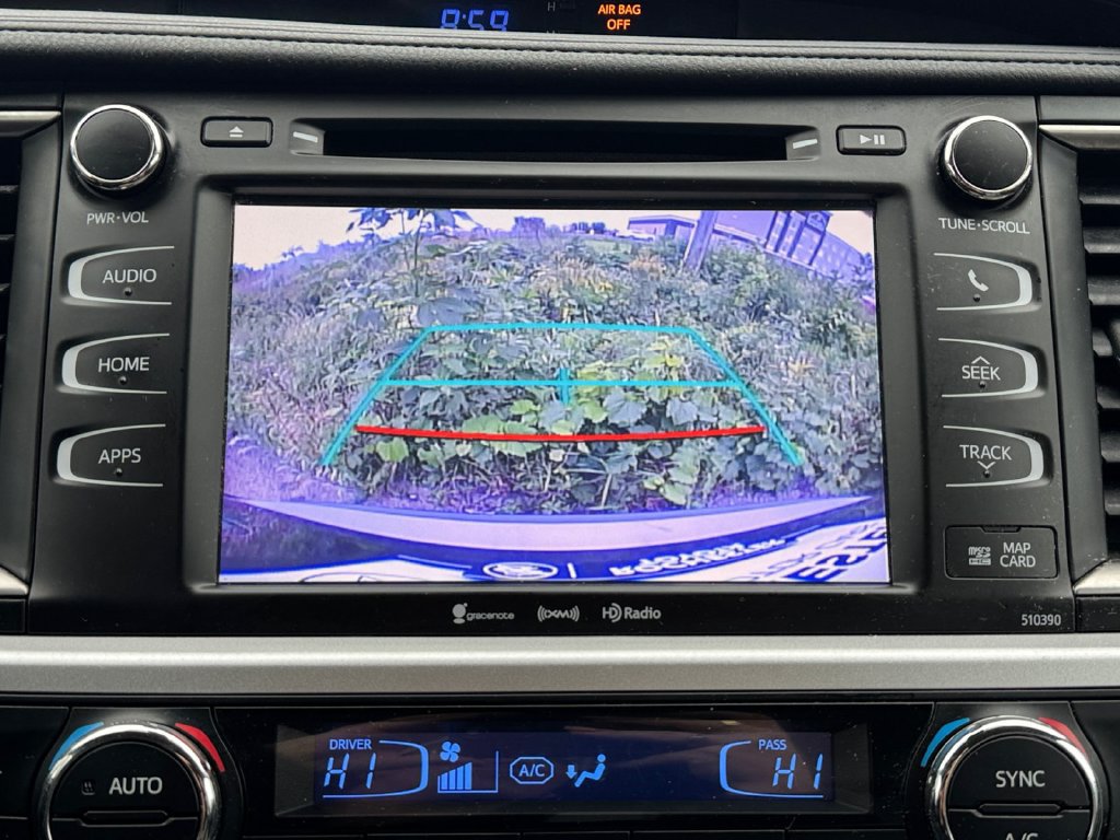 Used 2019 Toyota Highlander XLE AWD/4WD image 22