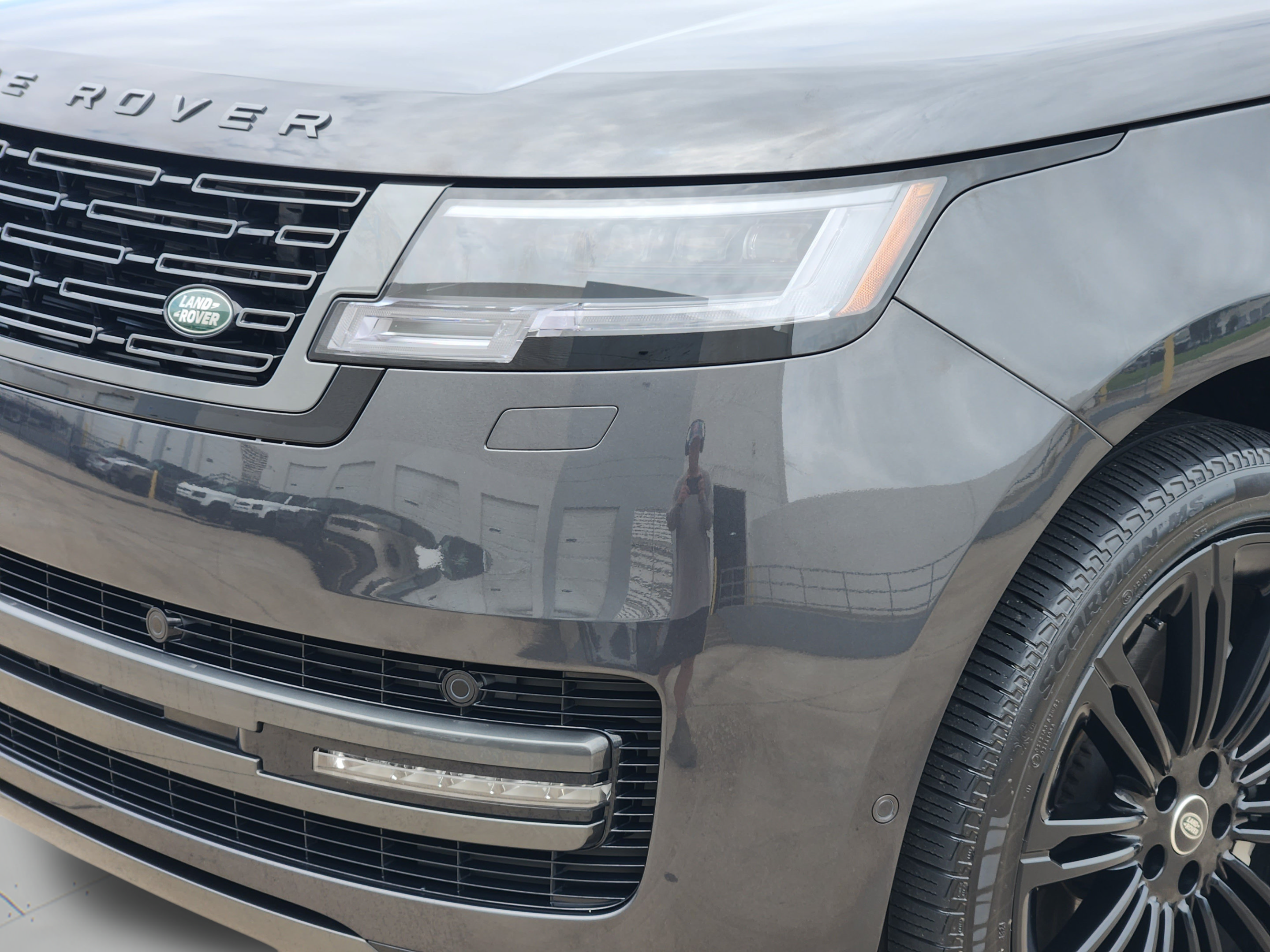 Certified 2025 Land Rover Range Rover SE AWD/4WD image 30