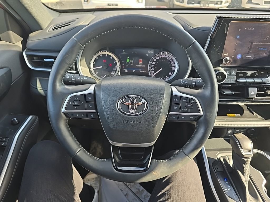 Used 2023 Toyota Highlander L image 19