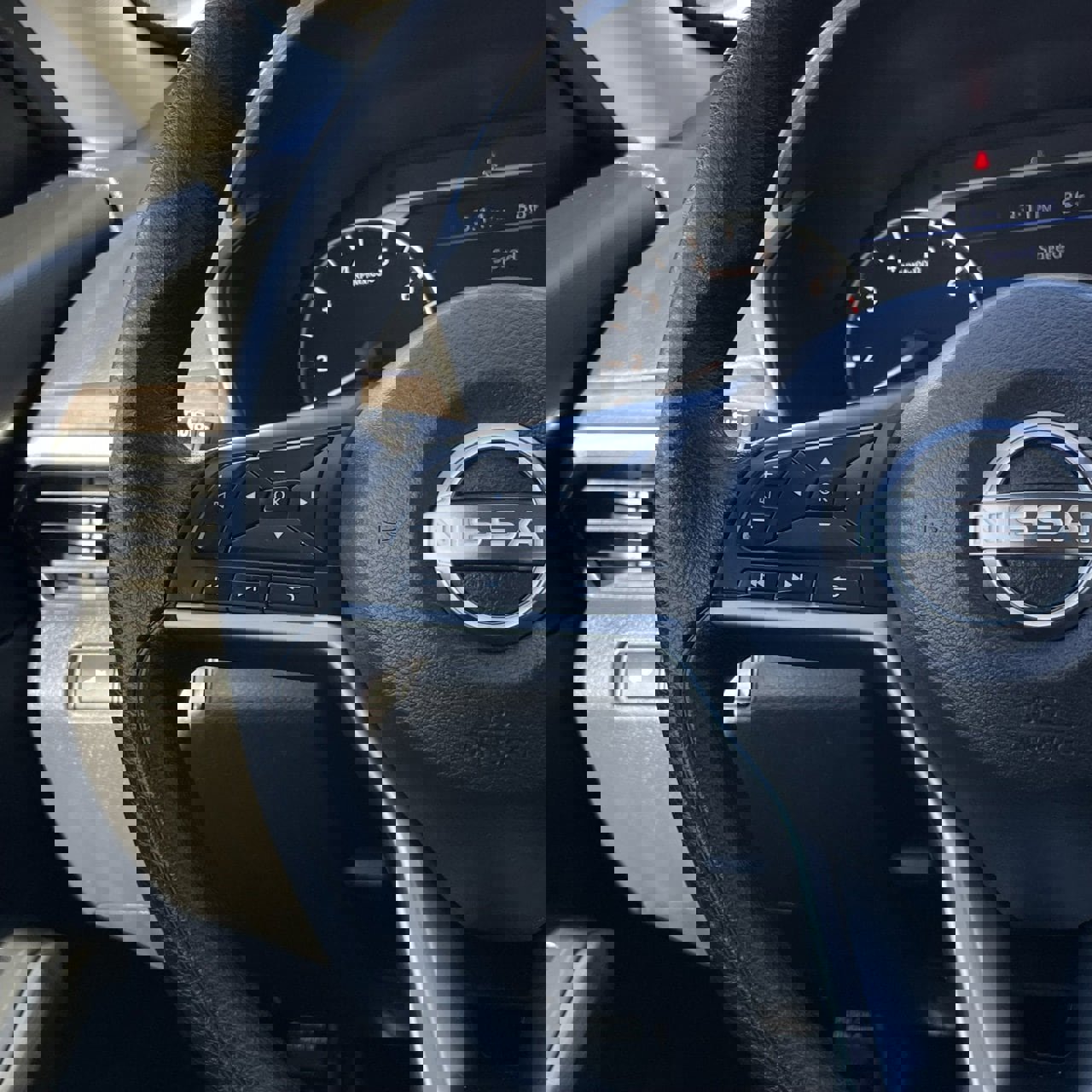 Used 2024 Nissan Altima 2.5 SV image 14