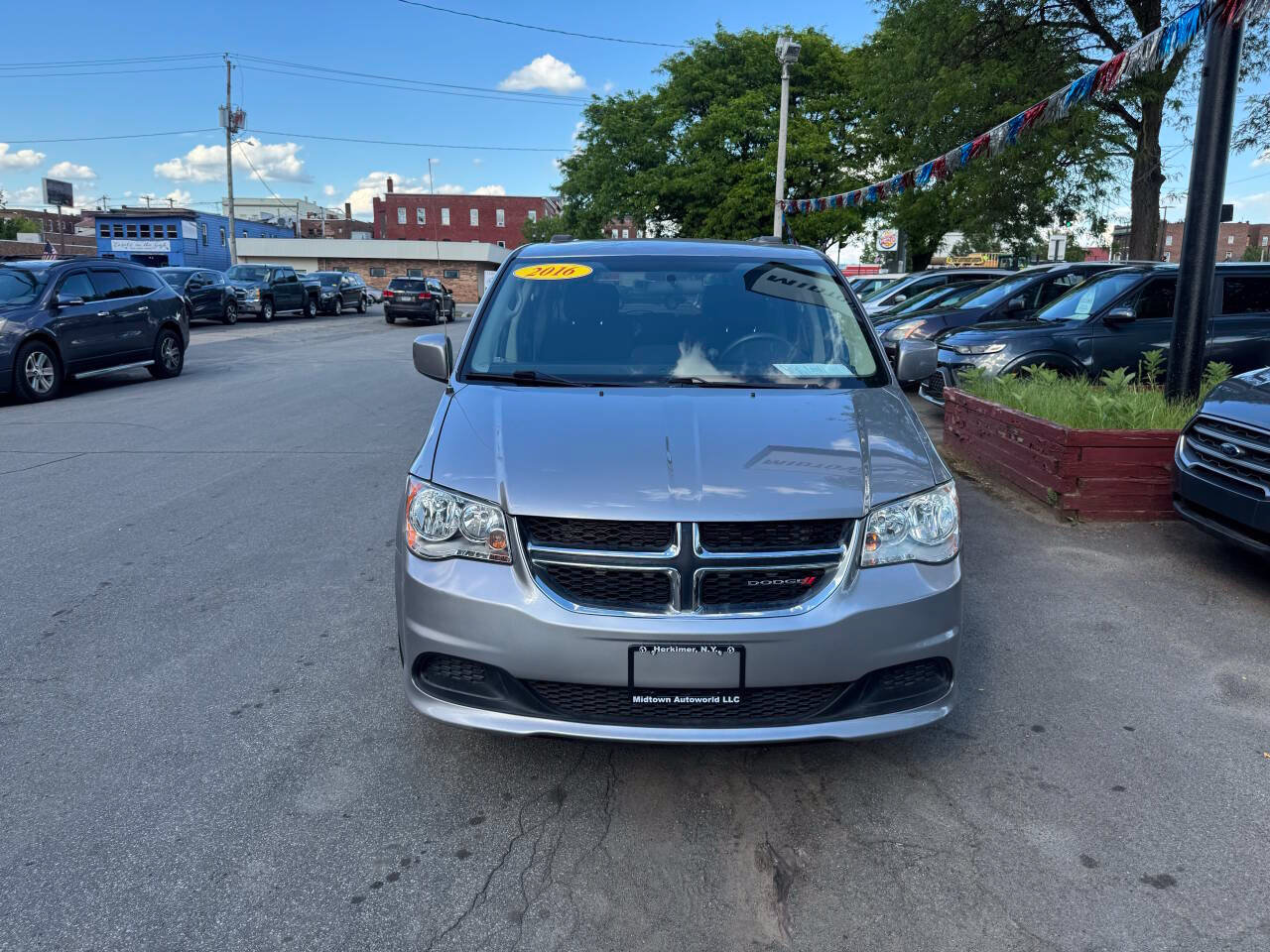 Used 2016 Dodge Grand Caravan SXT FWD image 3
