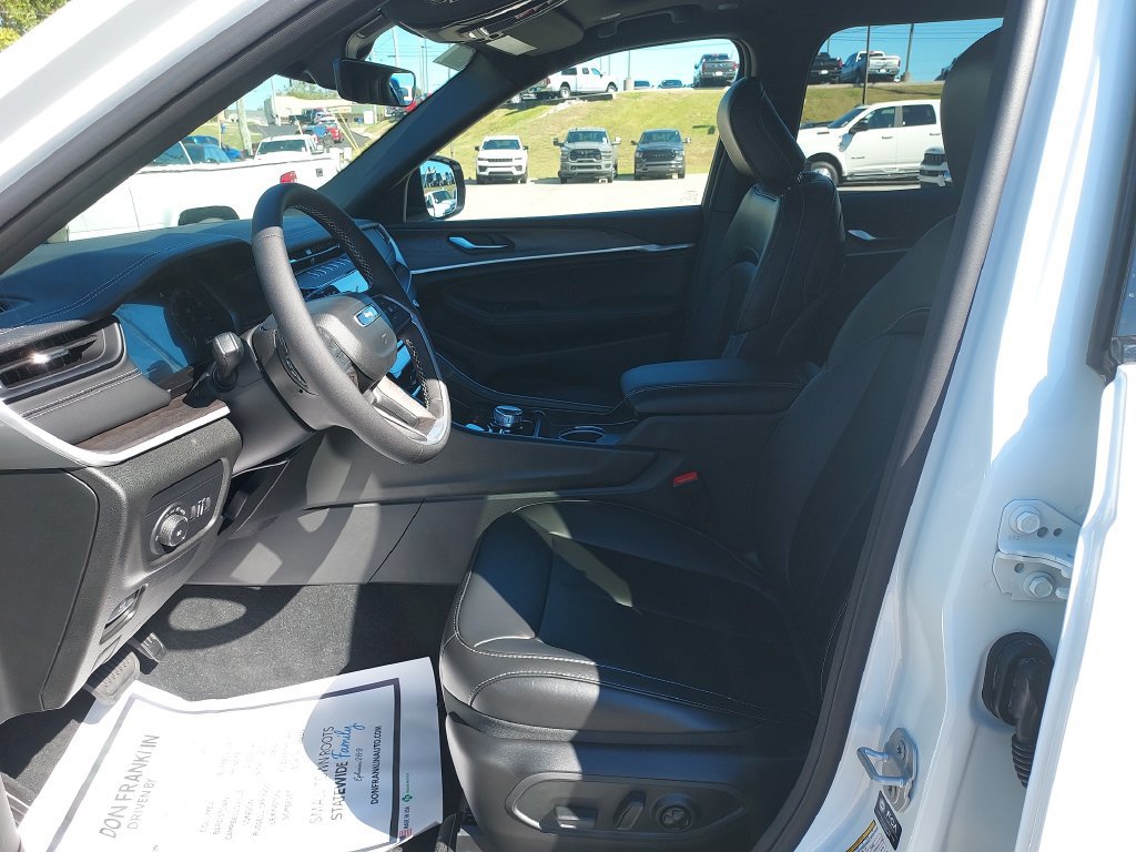 New 2027 Jeep Grand Cherokee L Limited w/ Limited Altitude Package AWD/4WD image 13