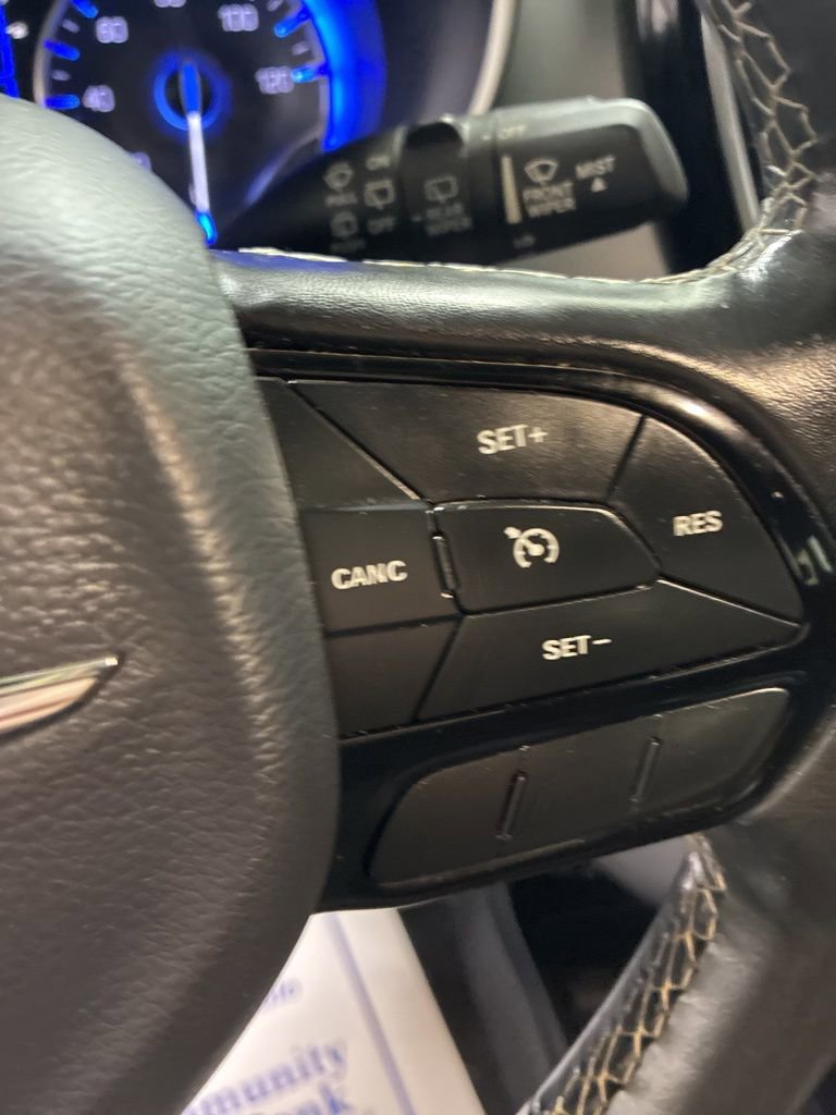 Used 2020 Chrysler Pacifica Touring w/ S Appearance Package image 17