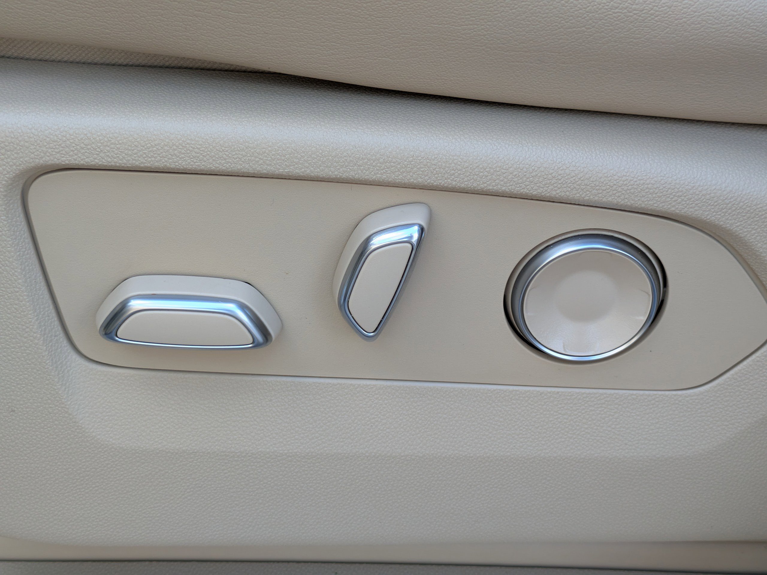 Certified 2023 Cadillac Escalade Premium Luxury image 20