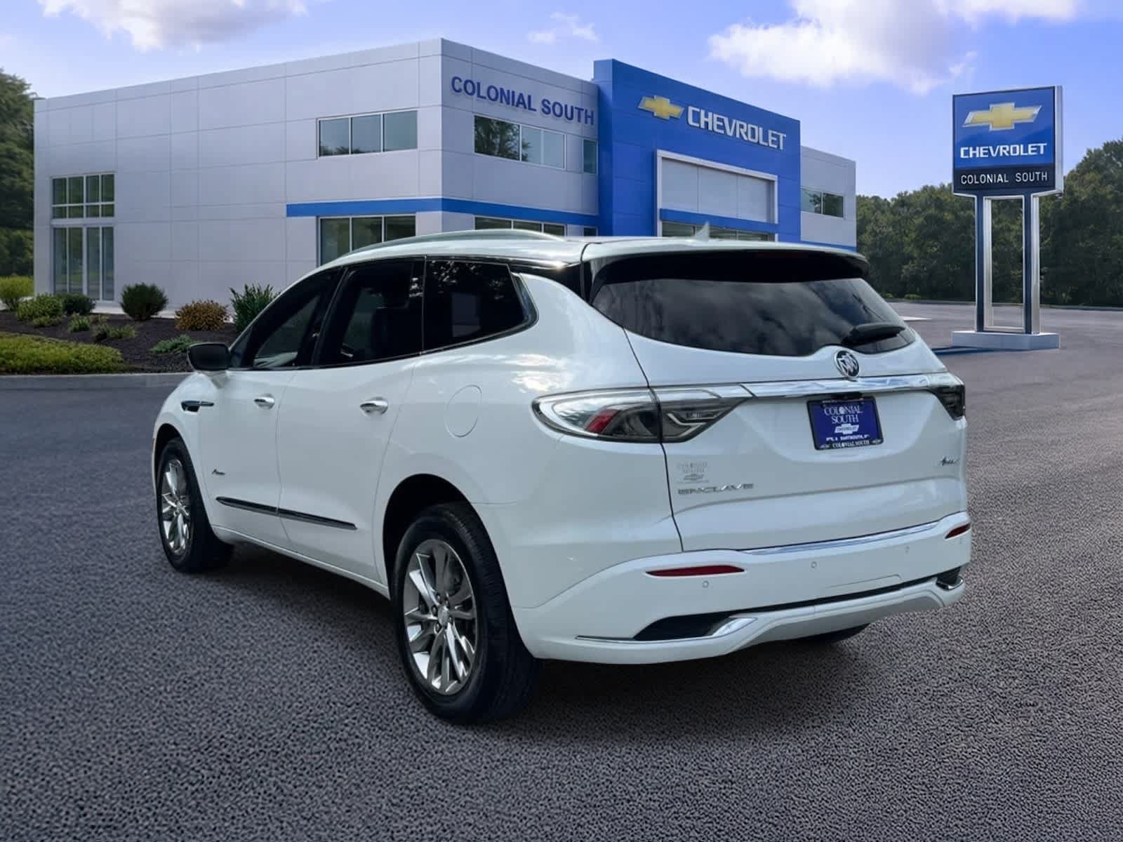 Certified 2022 Buick Enclave Avenir w/ Trailering Package, 5000 lbs. AWD/4WD image 4