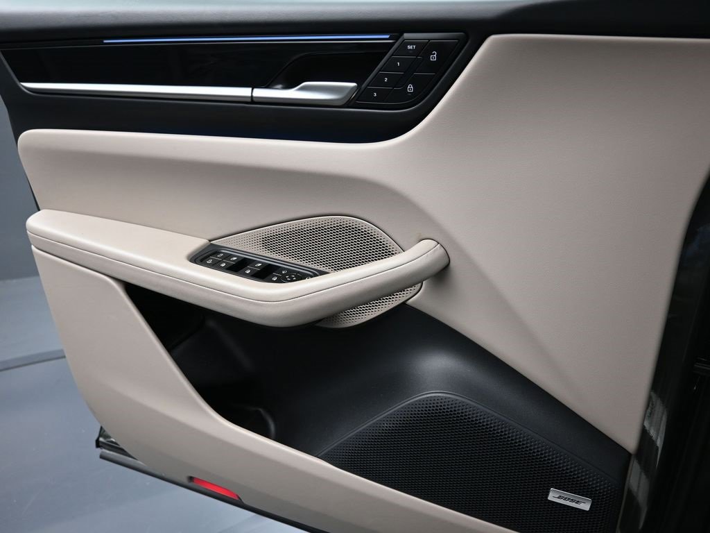 Used 2025 Porsche Macan Electric image 22