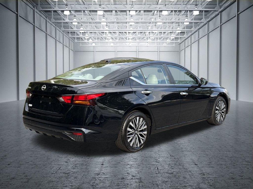 Certified 2025 Nissan Altima 2.5 SV FWD image 9