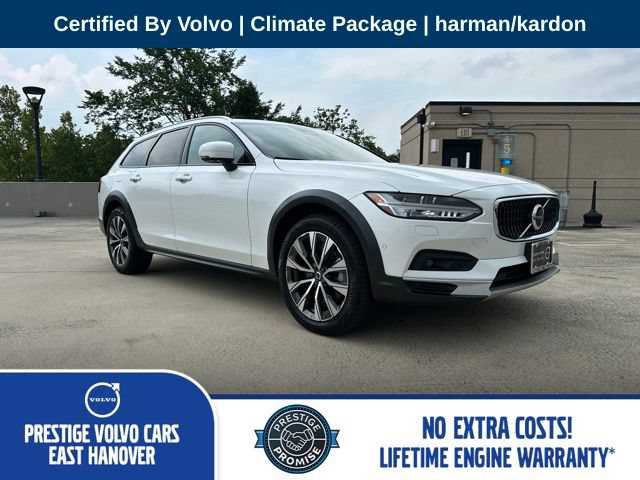 Certified 2025 Volvo V90 B6 Cross Country Plus AWD/4WD image 1