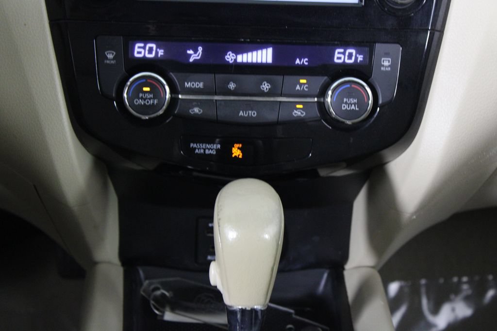 Used 2015 Nissan Rogue SL FWD image 21
