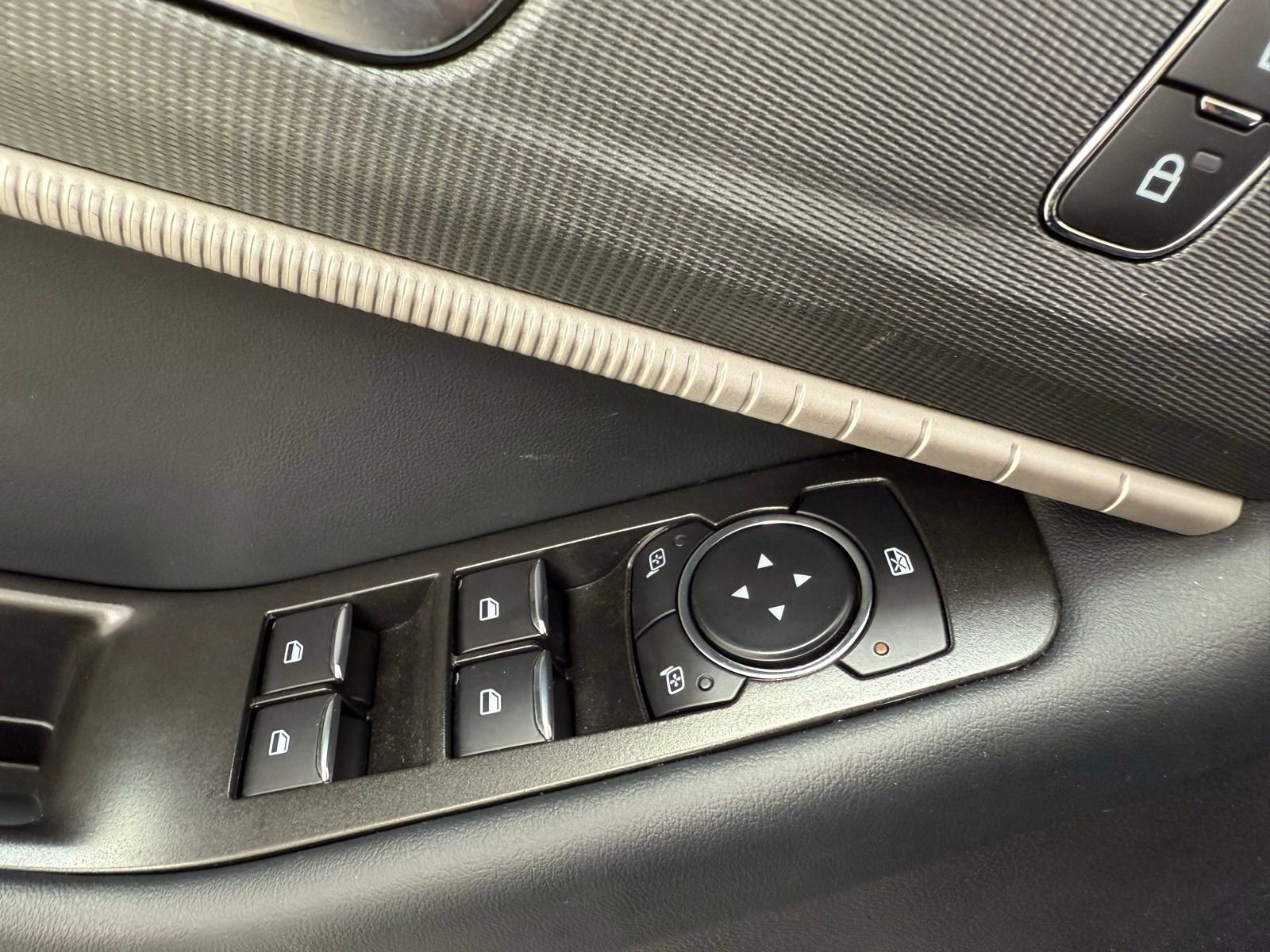 Used 2025 Ford Explorer ST-Line w/ ST-Line Street Pack image 12