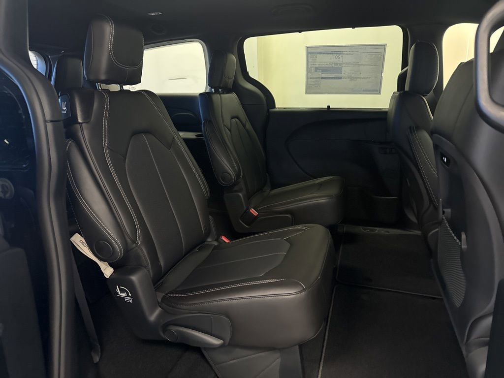 New 2027 Chrysler Pacifica Select AWD/4WD image 38
