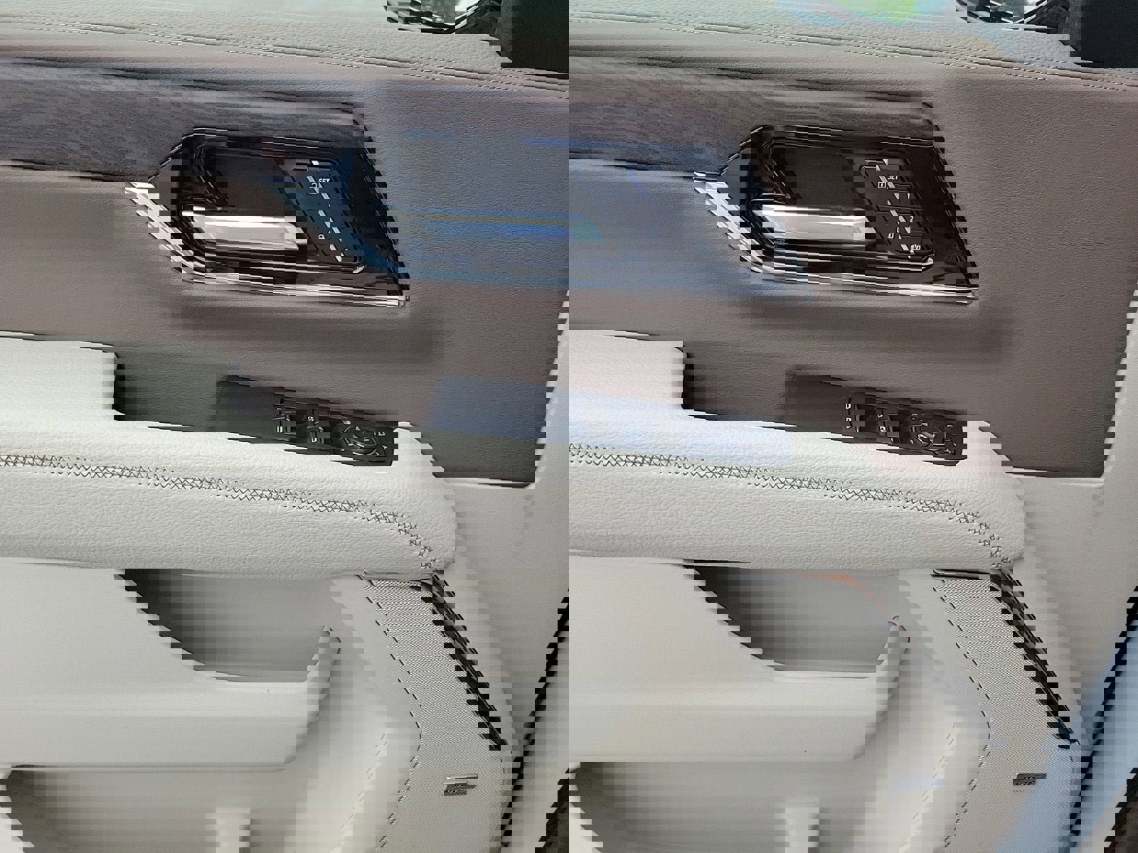 New 2026 GMC Yukon Denali image 17