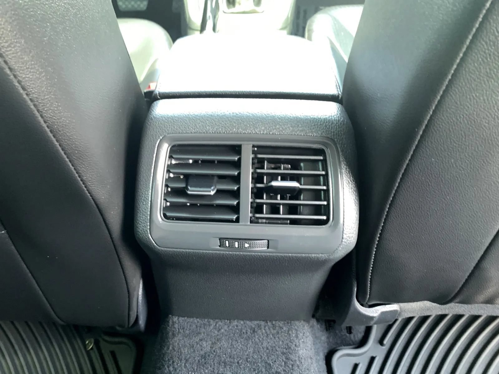 Used 2017 Volkswagen Golf 4-Door FWD image 33