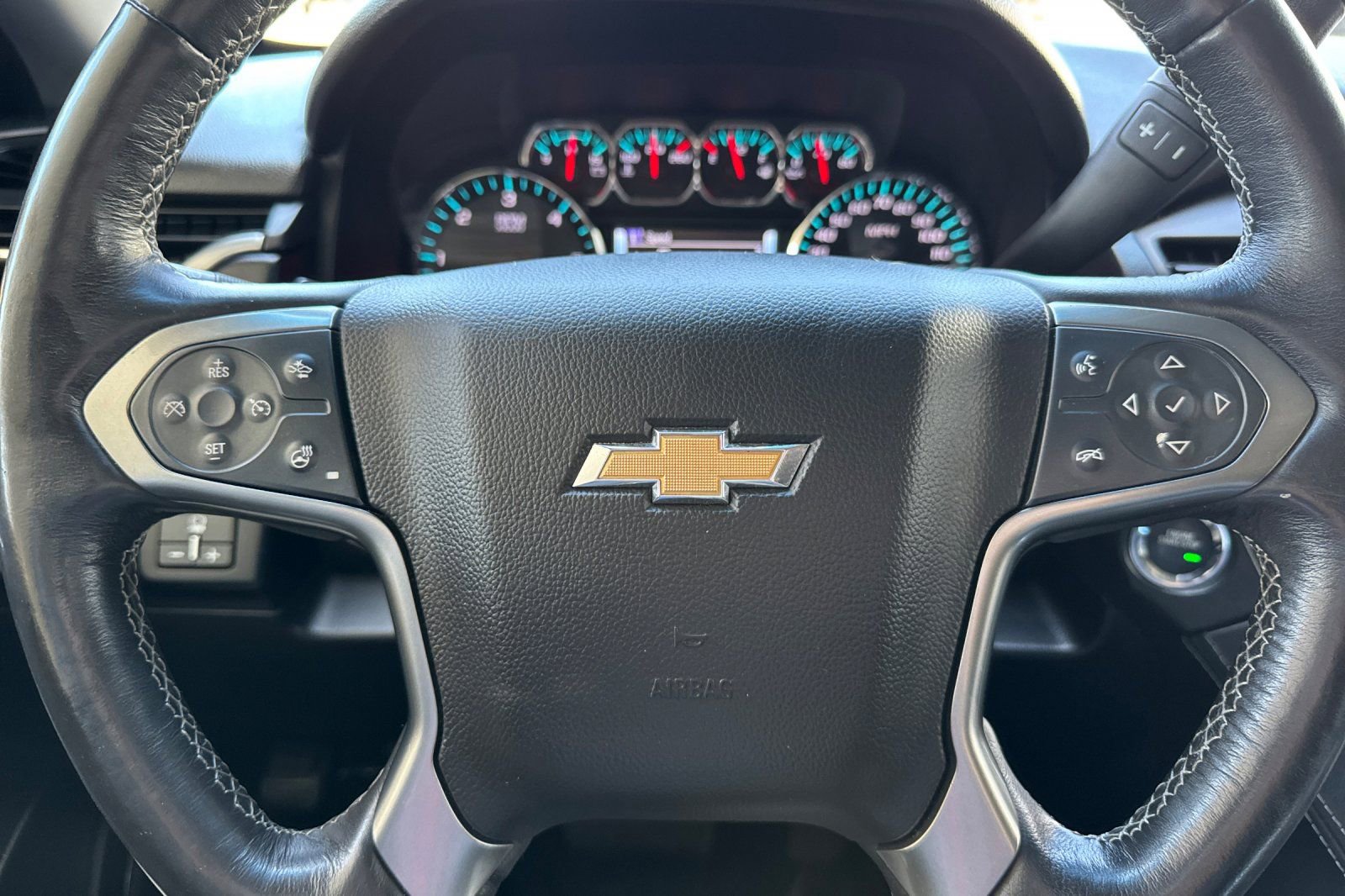 Used 2018 Chevrolet Suburban LT w/ Luxury Package RWD image 37