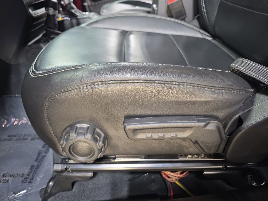 Used 2022 Jeep Wrangler Unlimited Sahara w/ Cold Weather Group image 27