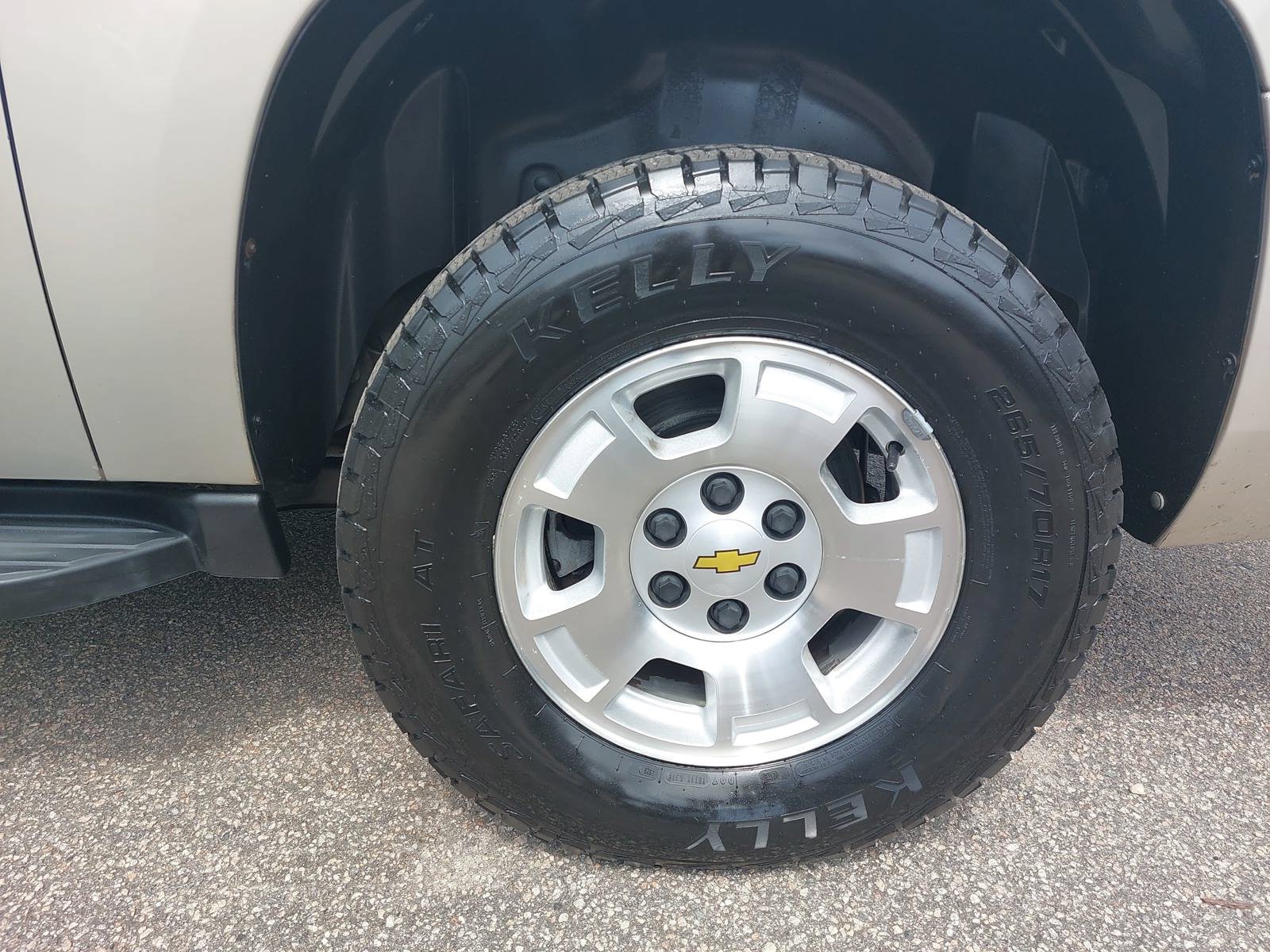 Used 2010 Chevrolet Suburban LS RWD image 28