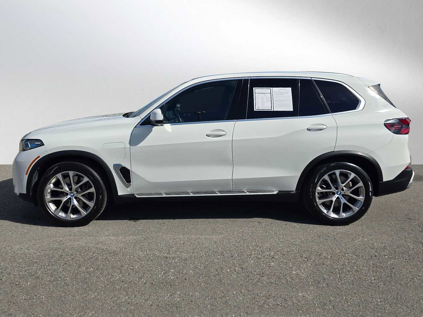Used 2025 BMW X5 xDrive50e image 6