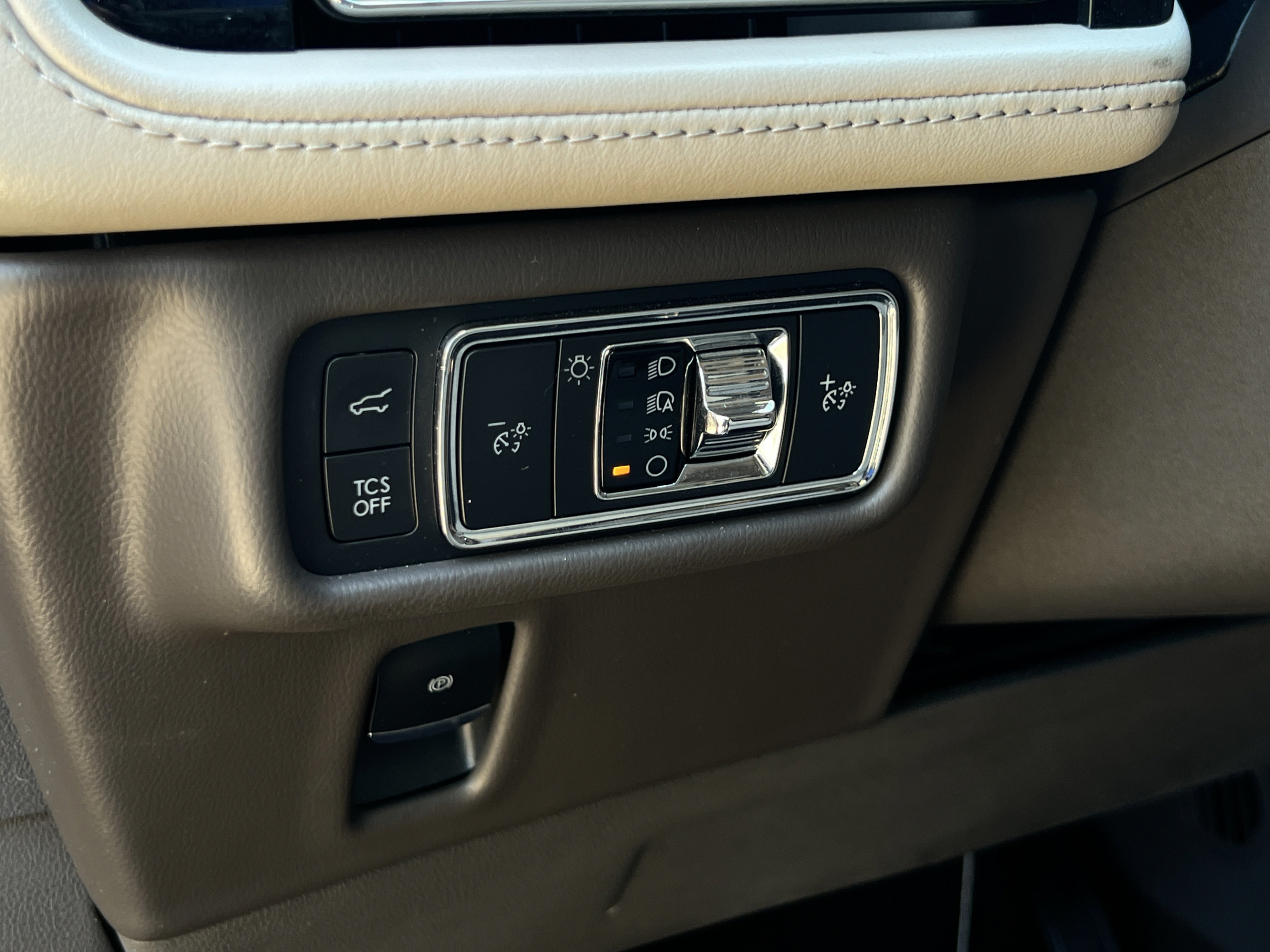 Used 2022 Lincoln Nautilus FWD image 16