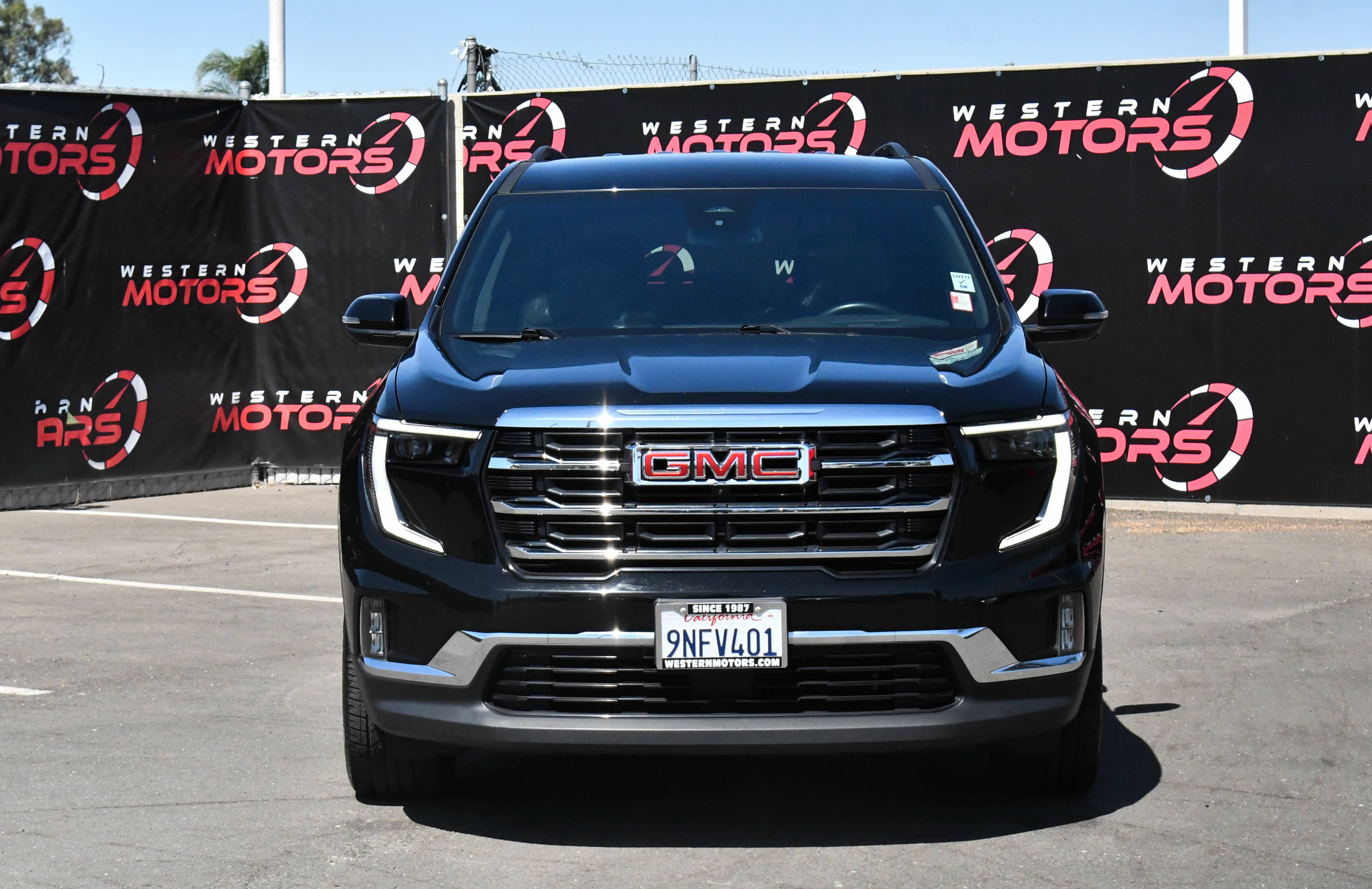 Used 2024 GMC Acadia Elevation FWD image 2