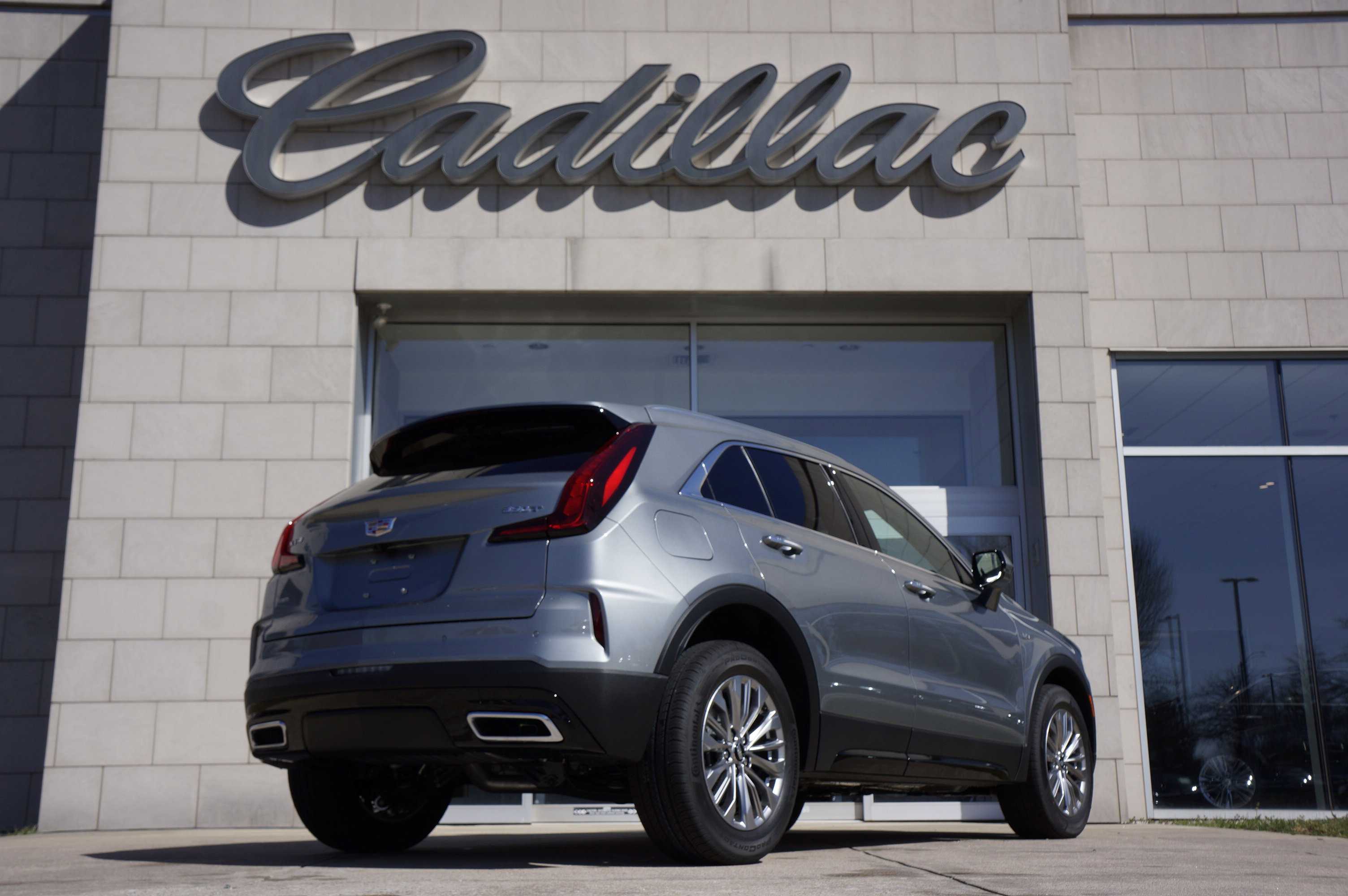 Used 2025 Cadillac XT4 Premium Luxury image 4