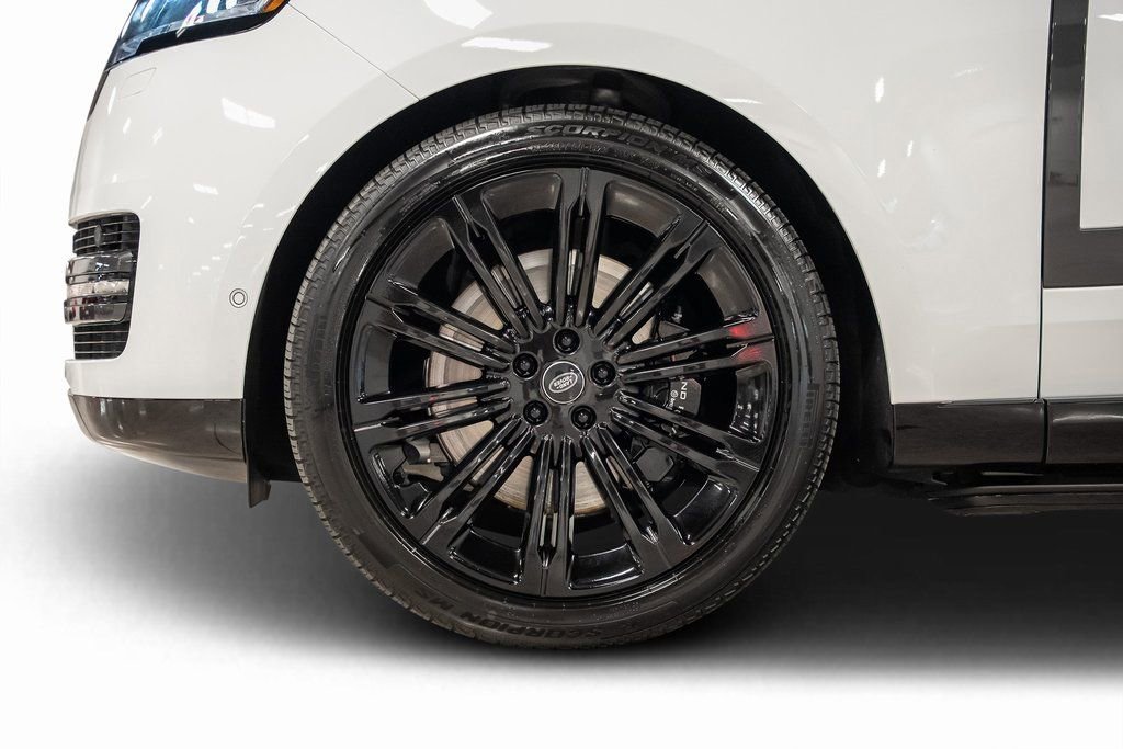 Used 2025 Land Rover Range Rover SE image 17