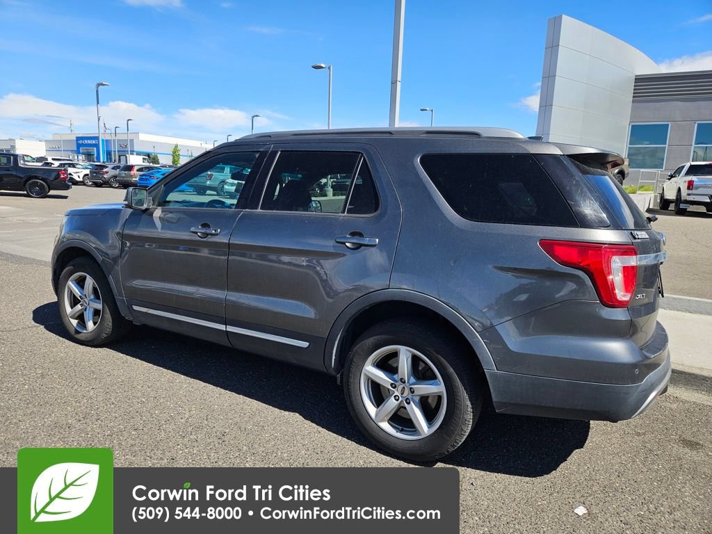 Used 2016 Ford Explorer XLT w/ Equipment Group 202A AWD/4WD image 9