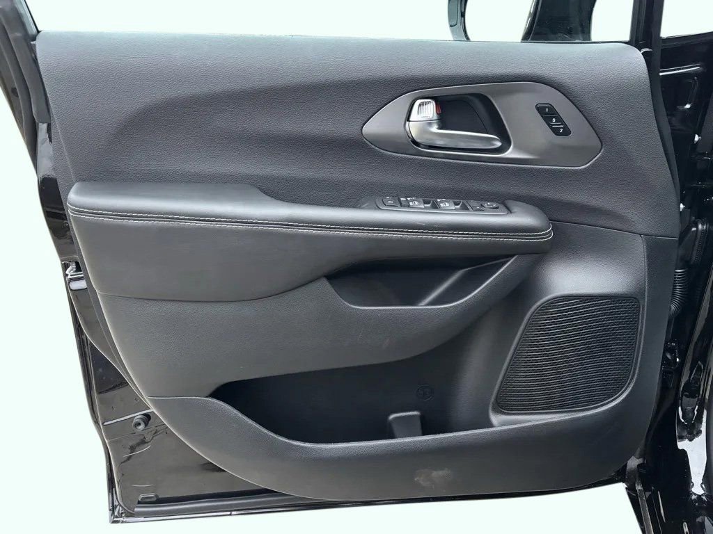 New 2026 Chrysler Pacifica Select w/ S Appearance Package AWD/4WD image 19