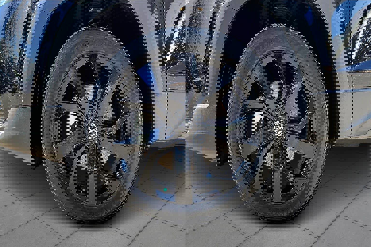 Used 2023 Volkswagen Taos SE w/ Panoramic Sunroof Package image 11