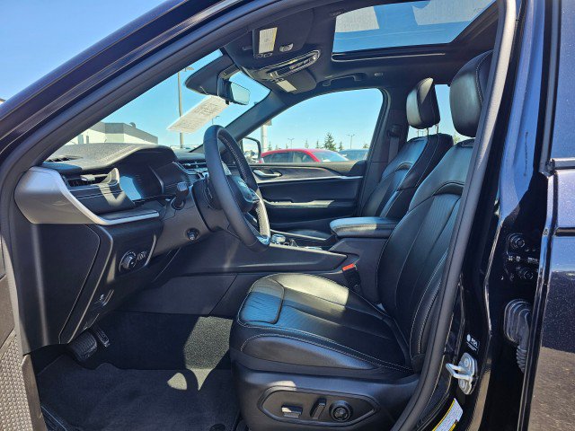 Certified 2024 Jeep Grand Cherokee Limited w/ Luxury Tech Group II AWD/4WD image 27