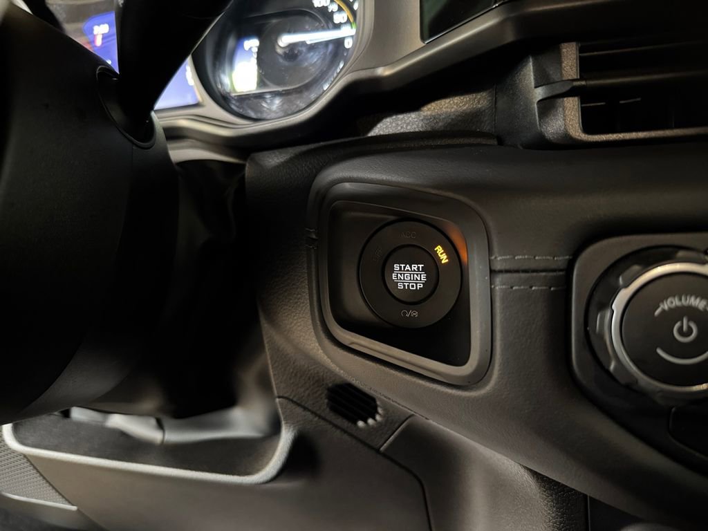 Used 2025 Jeep Wrangler Unlimited Sahara image 29