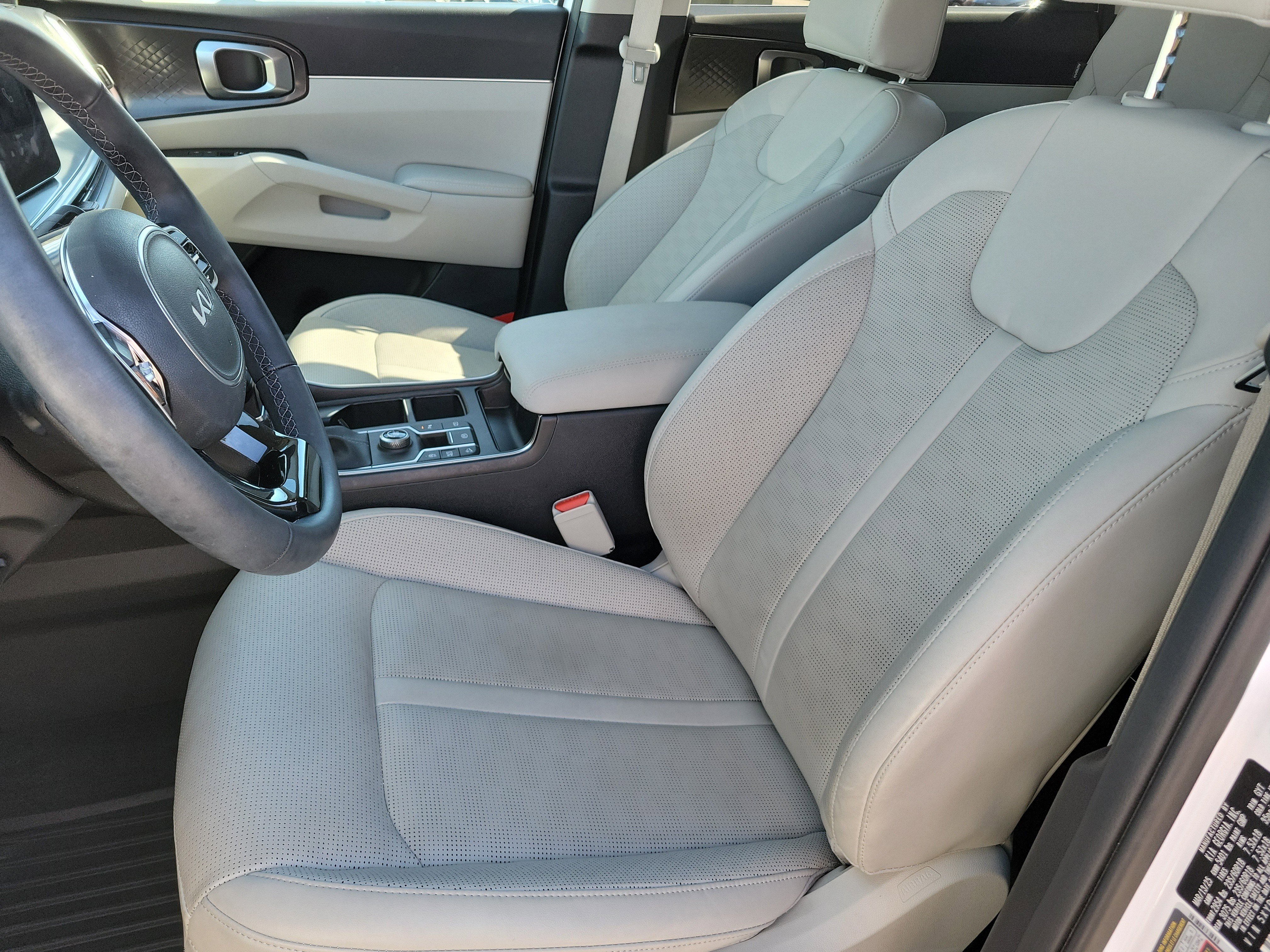 Used 2025 Kia Sorento S w/ Panoramic Sunroof Package image 4