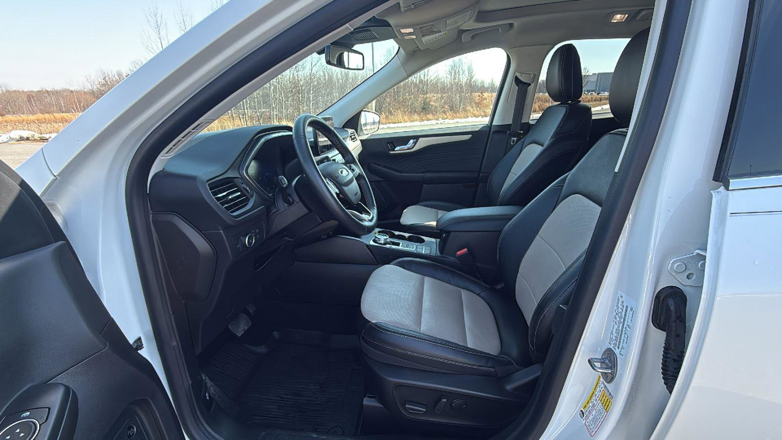 Used 2022 Ford Escape Titanium w/ Titanium Elite Package image 25