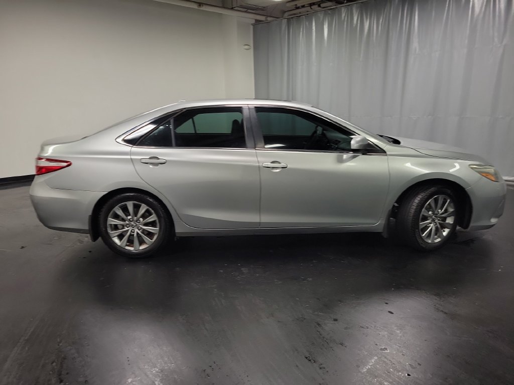 Used 2015 Toyota Camry XLE w/ Moonroof Package FWD image 9