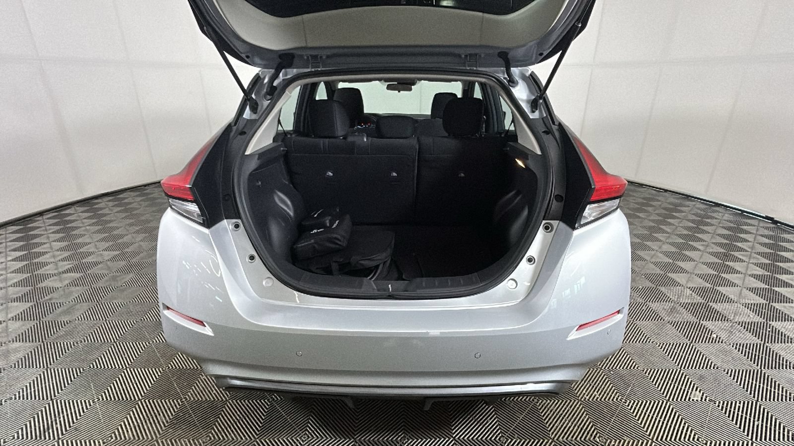 Used 2023 Nissan Leaf S FWD image 32