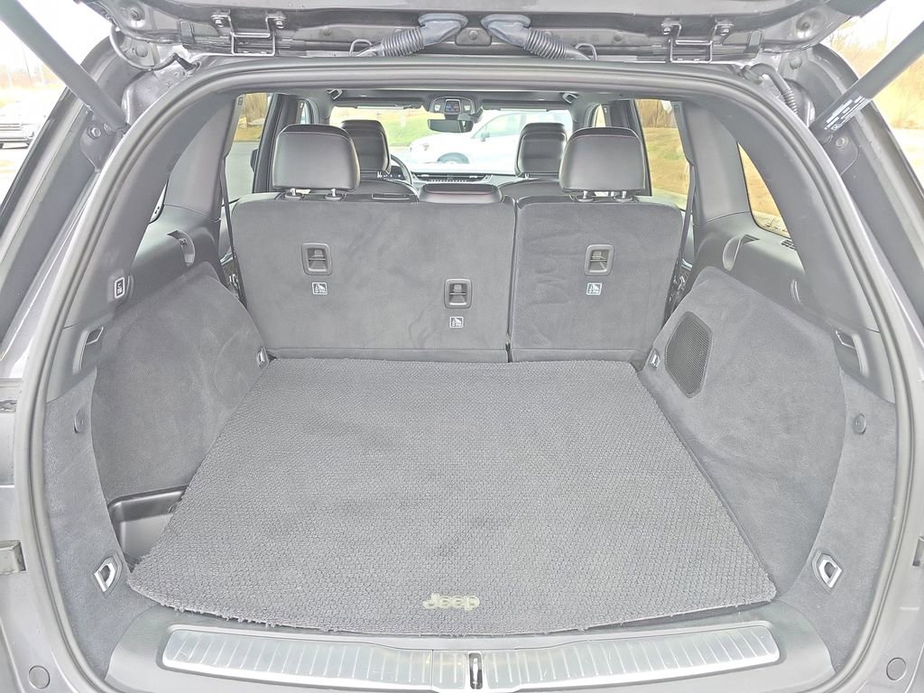 Used 2025 Jeep Grand Cherokee Summit AWD/4WD image 12