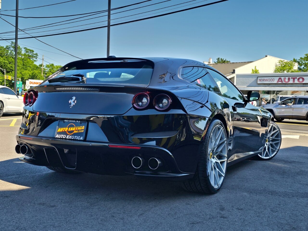 Used 2017 Ferrari GTC4Lusso AWD/4WD image 2