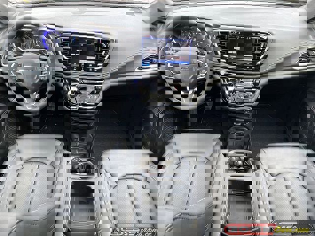 New 2026 Chrysler Pacifica Select image 10