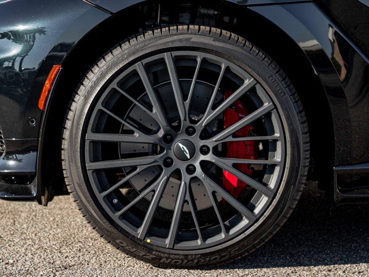 Used 2025 Aston Martin DBX 707 image 4